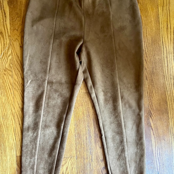 2/$25 Loft soft flattering leggings in houndstooth and caramel - Picture 6 of 9